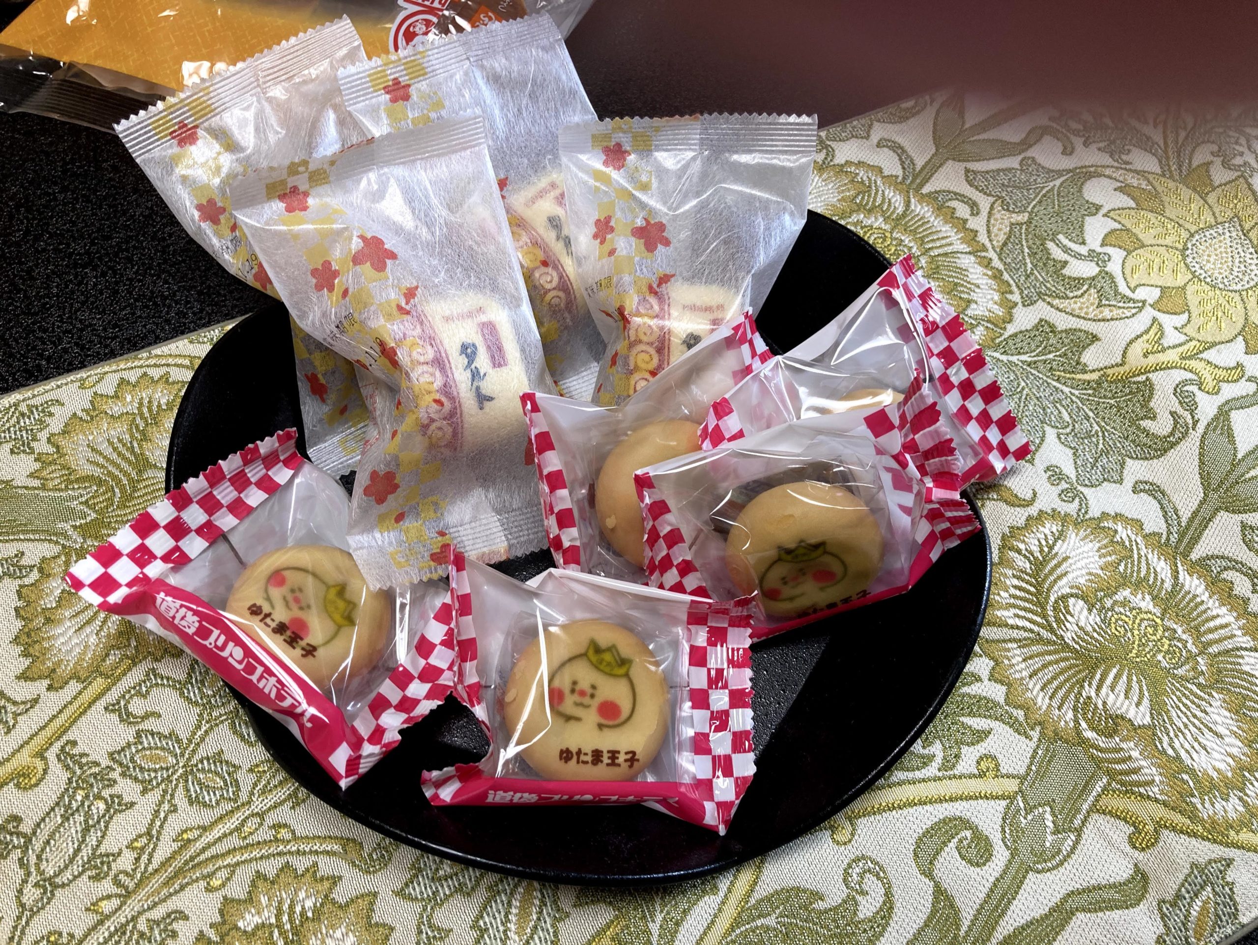 道後プリンスホテル 部屋 和室 お菓子