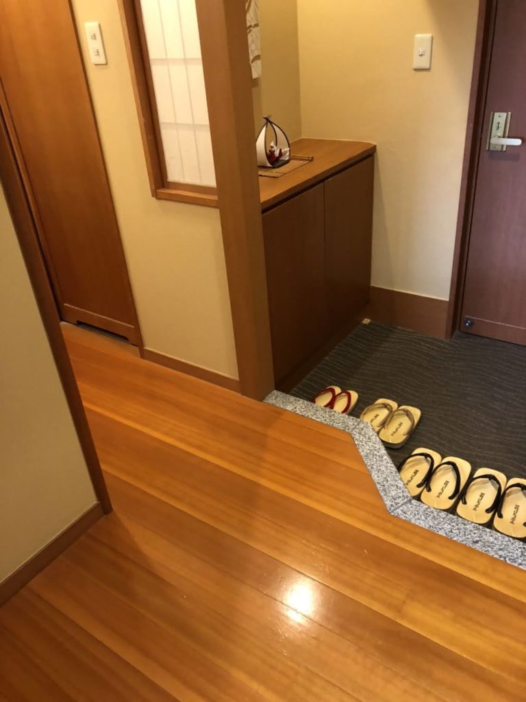 道後プリンスホテル 部屋 和室 草履